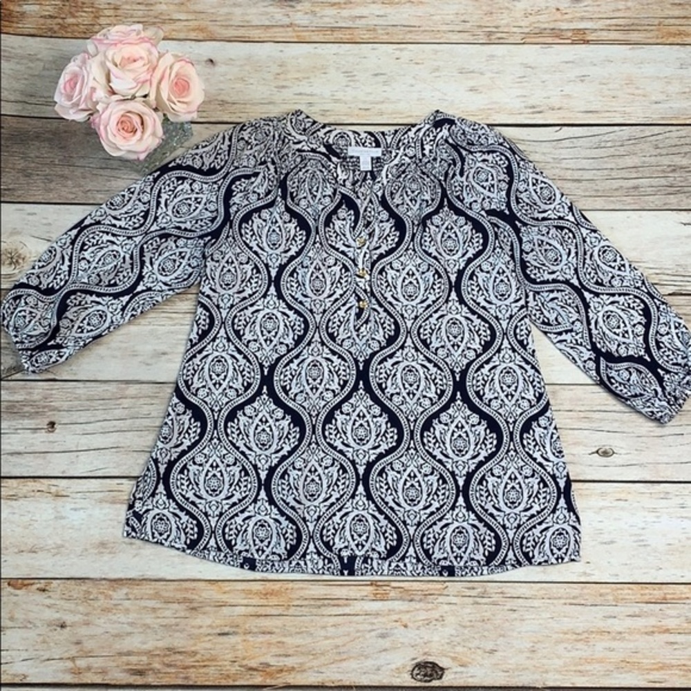 Pretty 3 quarter sleeve summer top